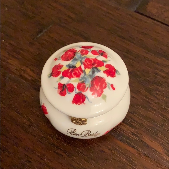 Ben Bridge Red Rose Hinged Trinket Box - Picture 2 of 5